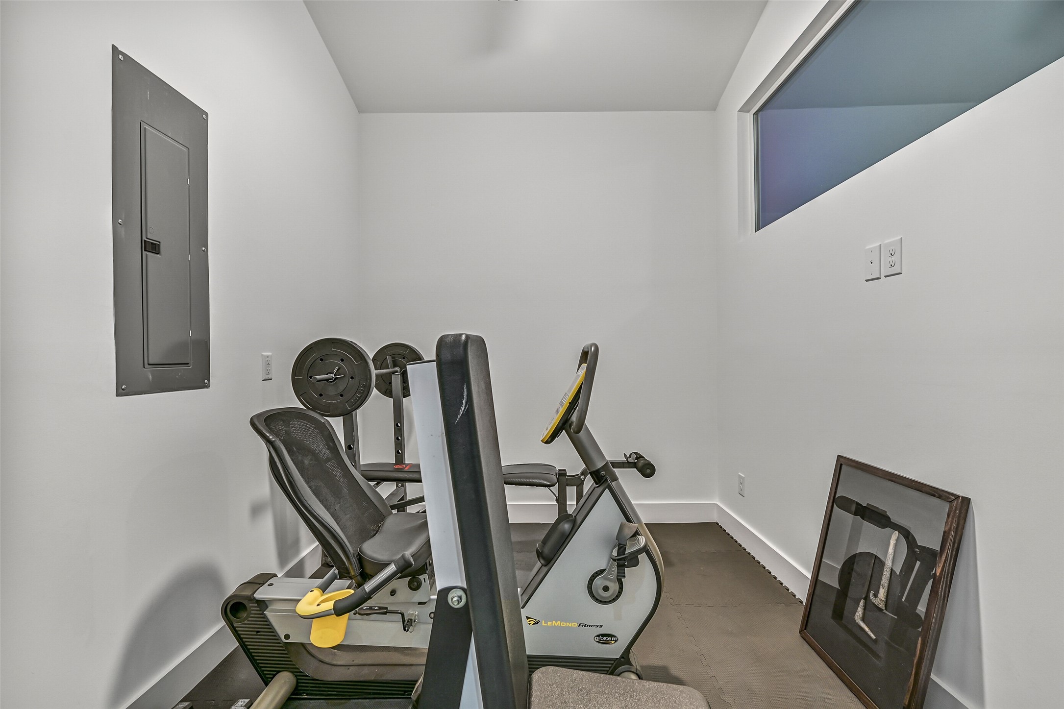 7627 Scott Avenue Manvel, TX 77578 - Photo 25 of 50 a view of a room with gym equipment