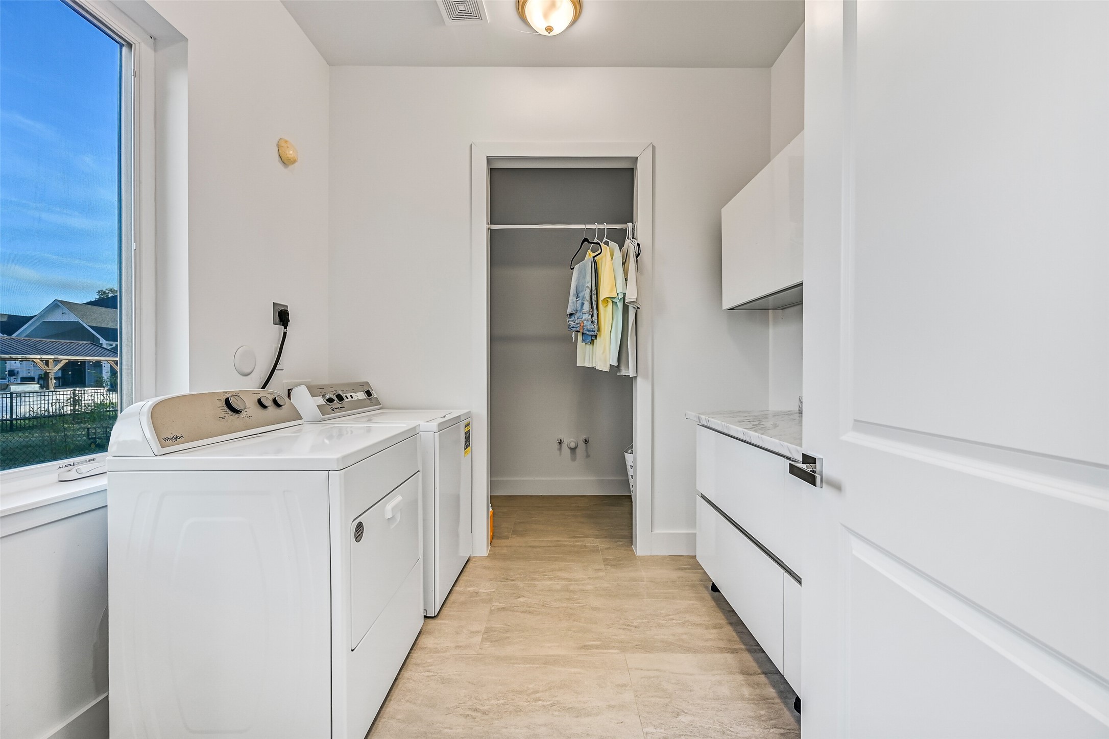 7627 Scott Avenue Manvel, TX 77578 - Photo 26 of 50 a bathroom with a sink a mirror and a bathtub