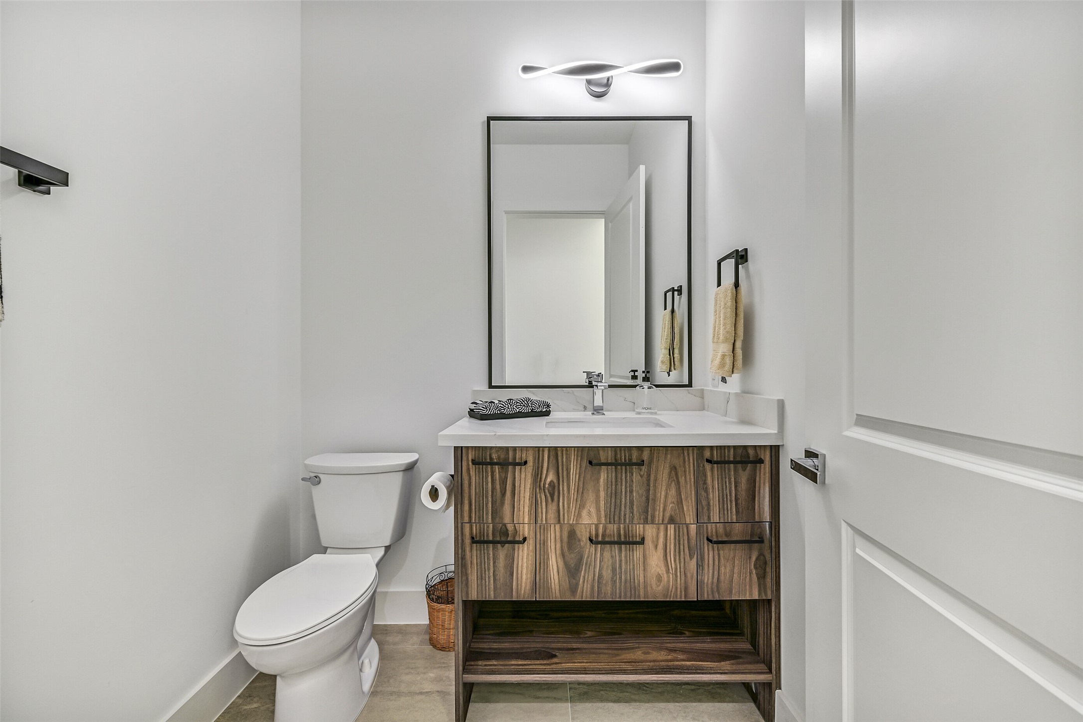 7627 Scott Avenue Manvel, TX 77578 - Photo 27 of 50 a bathroom with a toilet a sink and mirror
