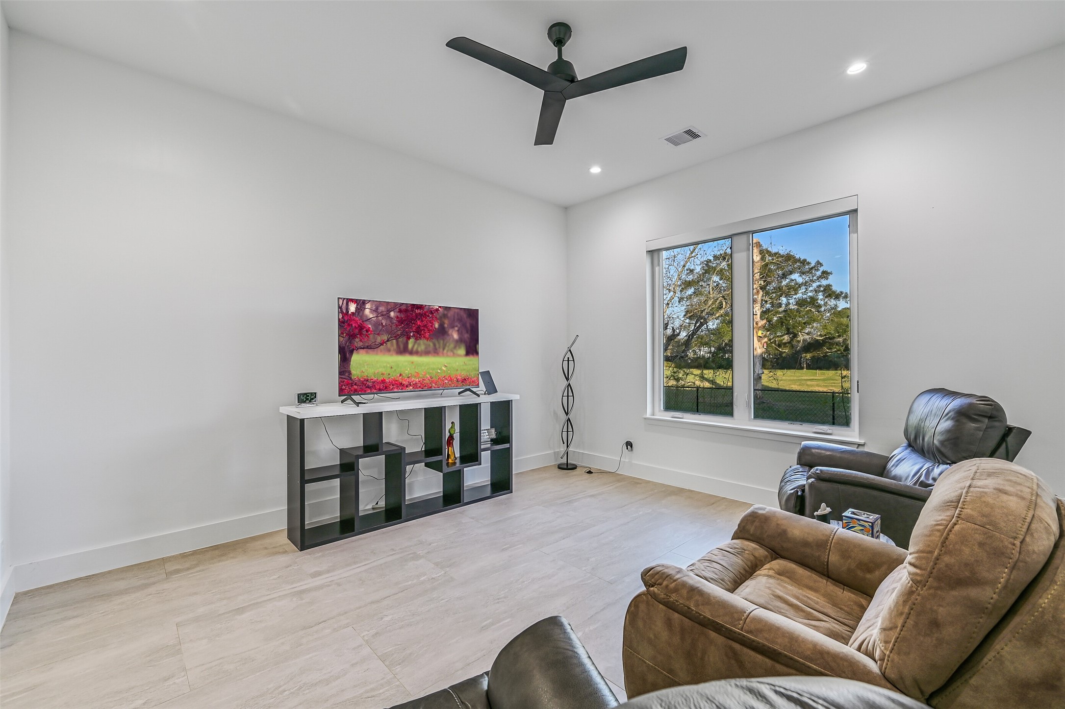 7627 Scott Avenue Manvel, TX 77578 - Photo 30 of 50 a living room with furniture and a window