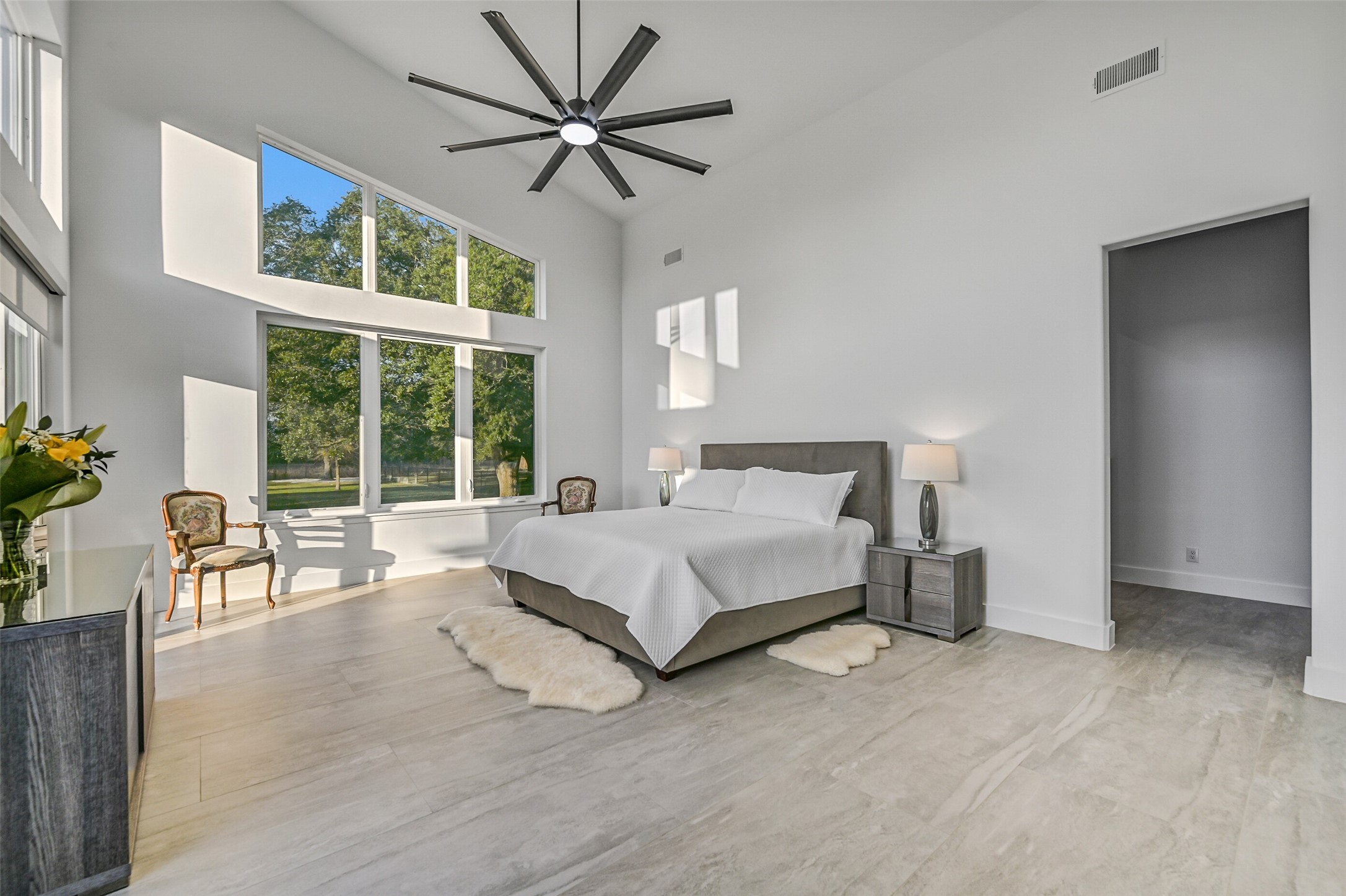 7627 Scott Avenue Manvel, TX 77578 - Photo 32 of 50 a bedroom with a large bed and a large window