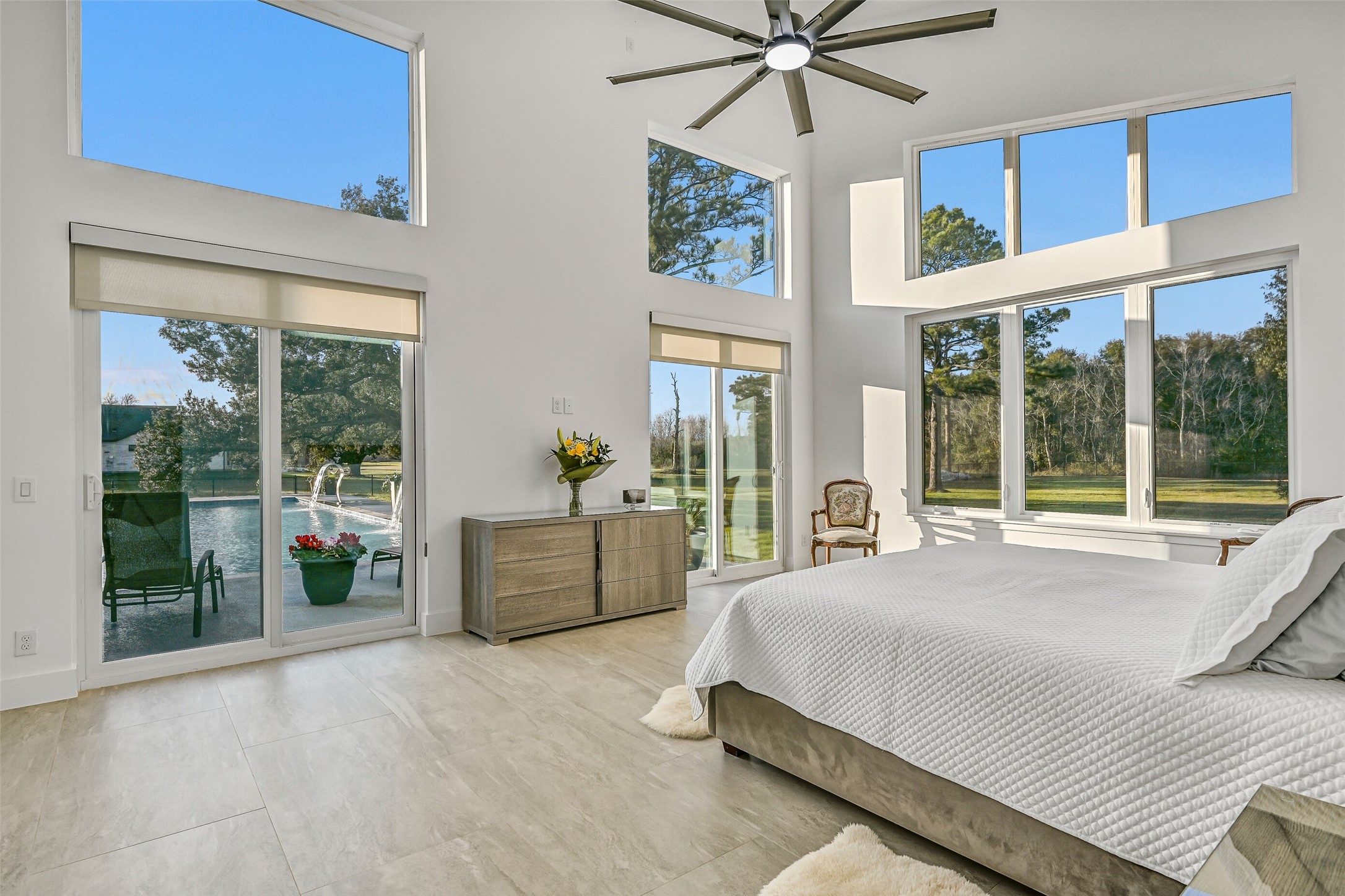 7627 Scott Avenue Manvel, TX 77578 - Photo 33 of 50 a bedroom with a large bed and a large window