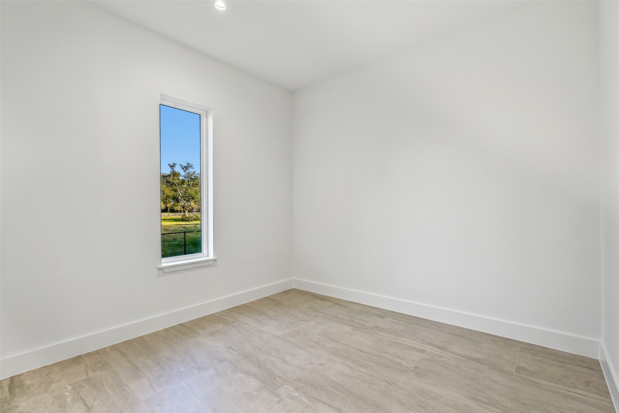 7627 Scott Avenue Manvel, TX 77578 - Photo 35 of 50 an empty room with a window