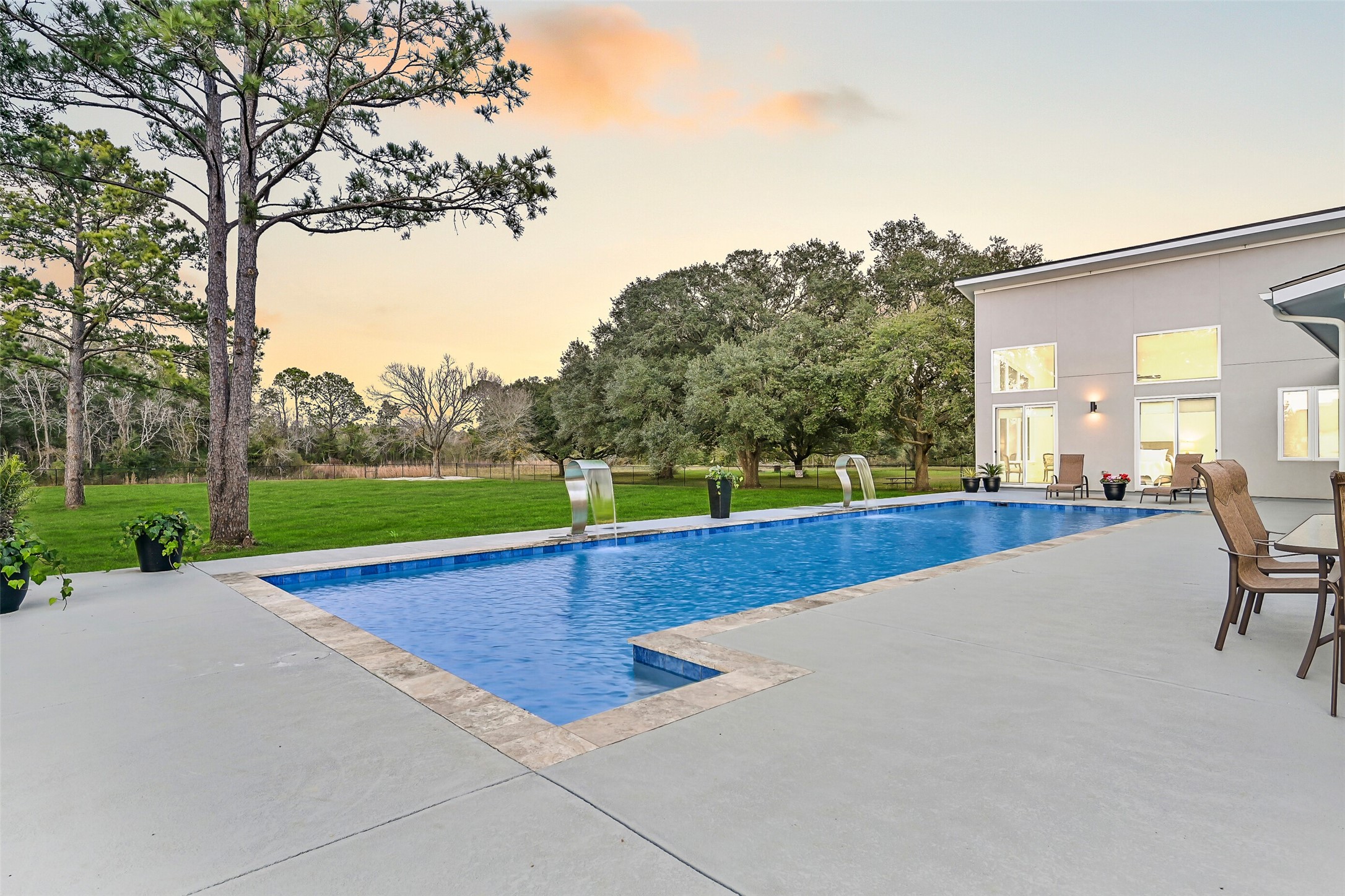 7627 Scott Avenue Manvel, TX 77578 - Photo 45 of 50 a view of a backyard with swimming pool