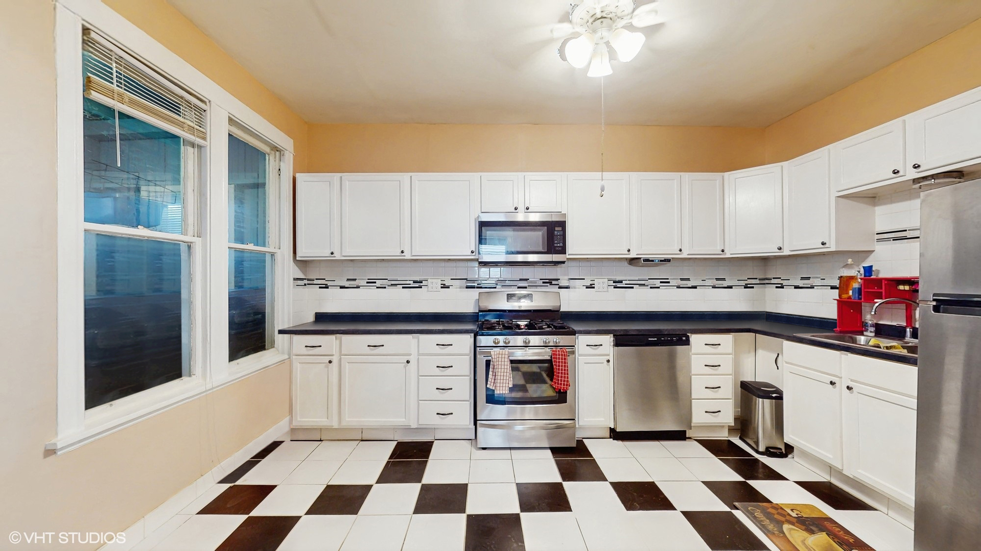 1931 North Harding Avenue Chicago, IL 60647 - Photo 5 of 26