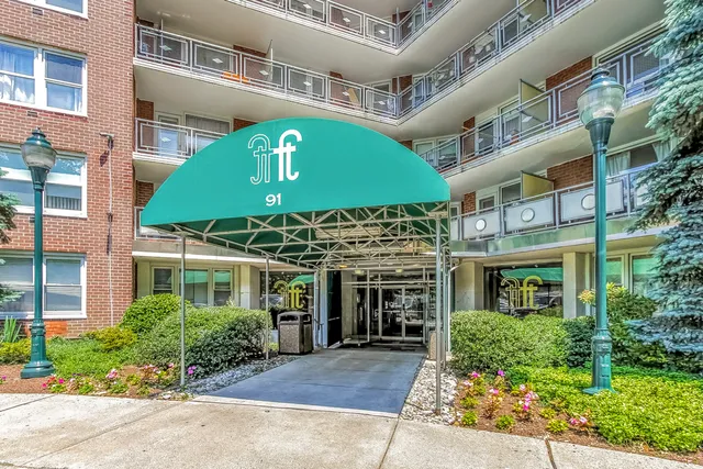 $285,000 | 91 Strawberry Hill Avenue, Unit 331, Stamford, CT 06902