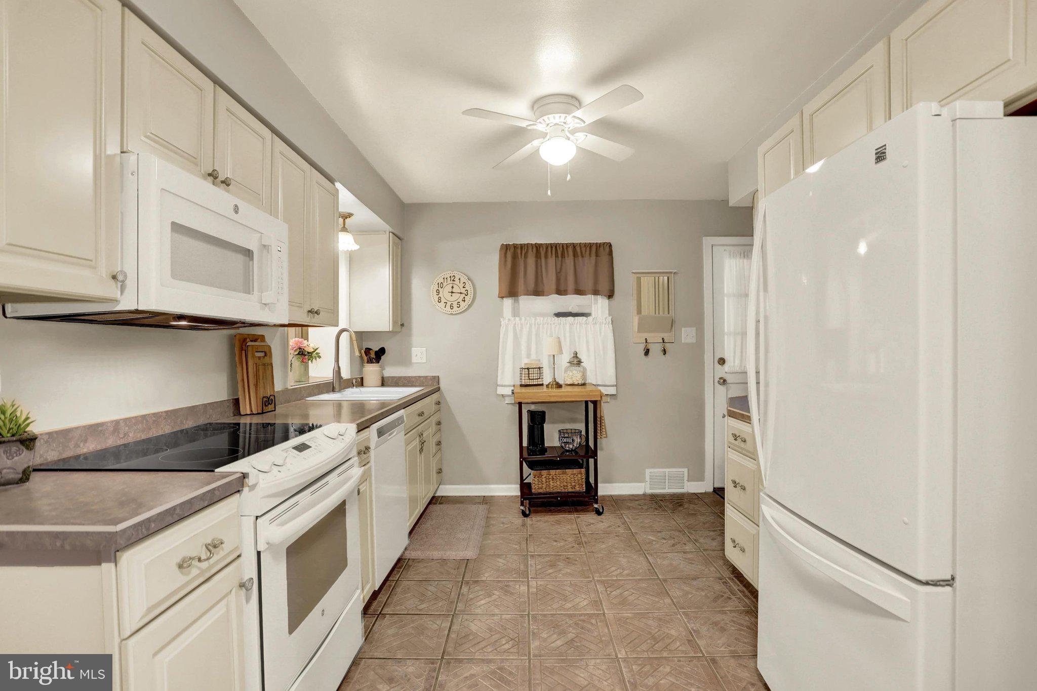 214 Ridge Hill Road Mechanicsburg, PA 17050 - Photo 7 of 45 Gallery Image 7