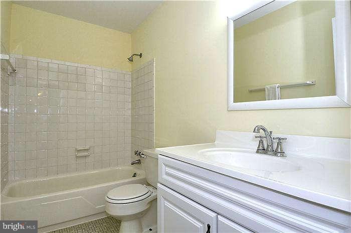 5206 Alta Vista Road Bethesda, MD 20814 - Photo 15 of 26 Bath