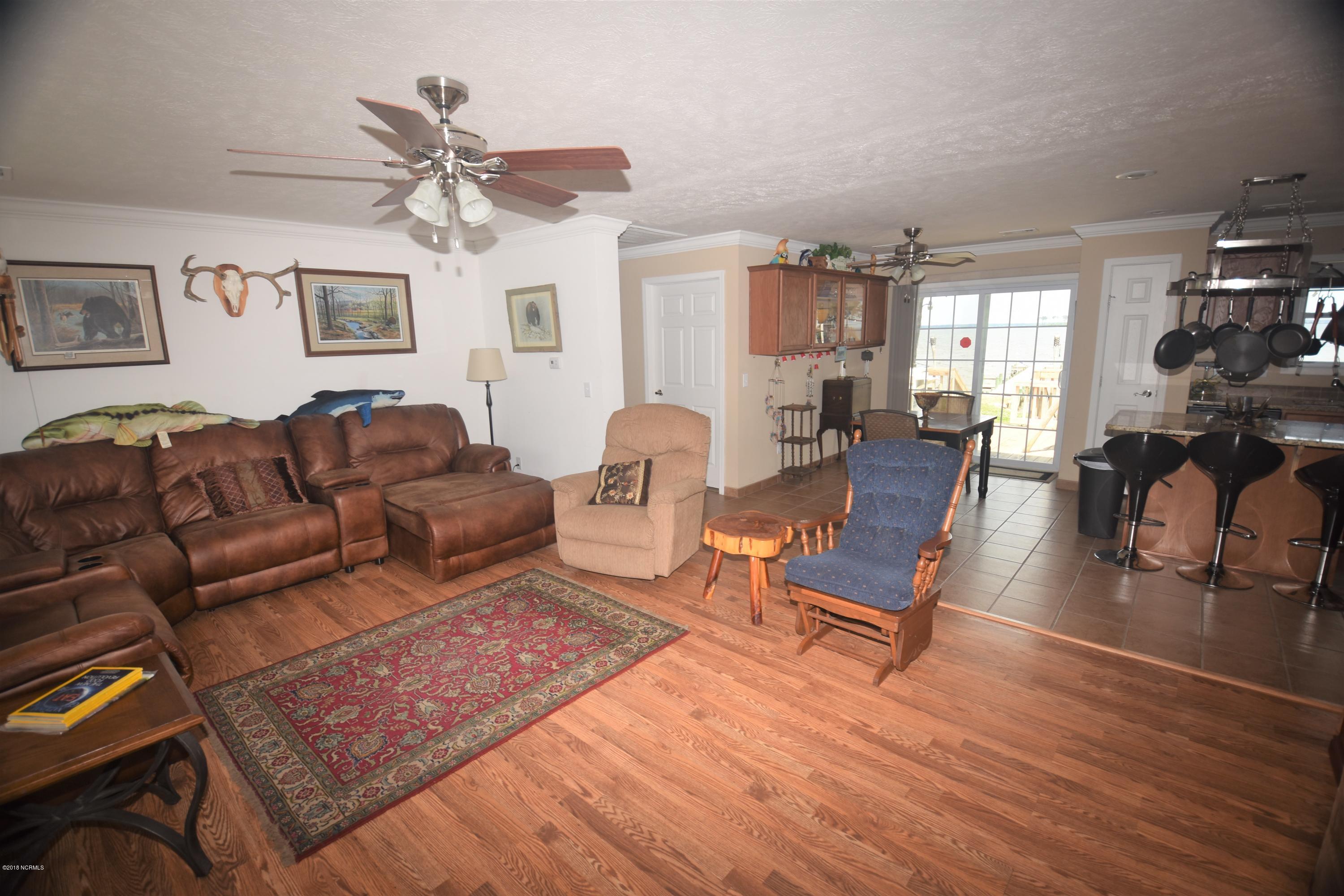 322 Lewis Road Aurora, NC 27806 - Photo 11 of 31 Living Room1
