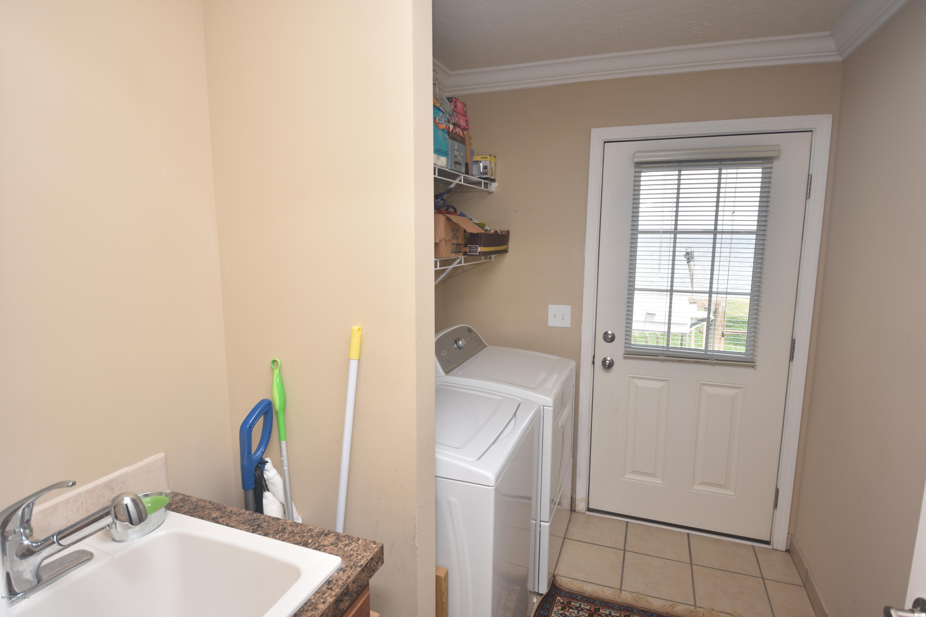 322 Lewis Road Aurora, NC 27806 - Photo 20 of 31 Laundry & mud Room