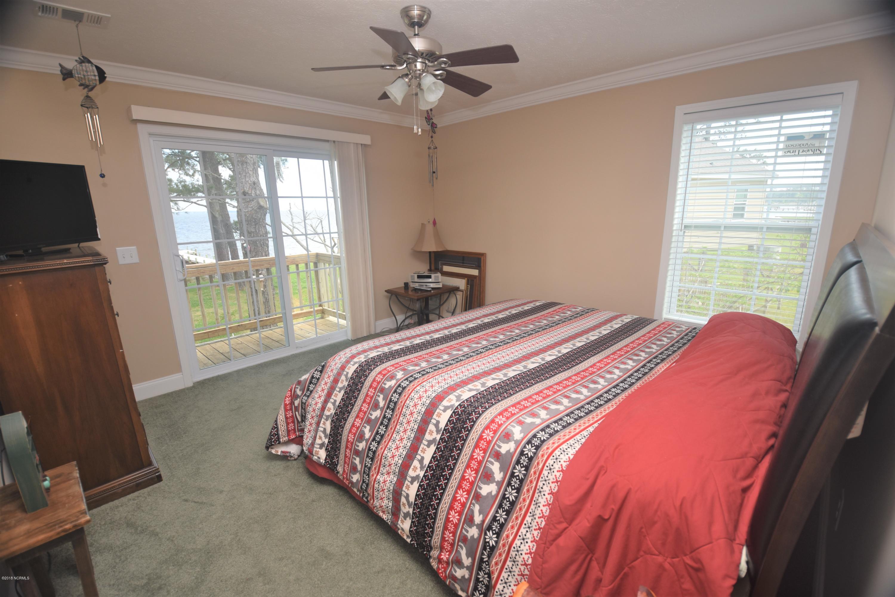 322 Lewis Road Aurora, NC 27806 - Photo 22 of 31 Master View