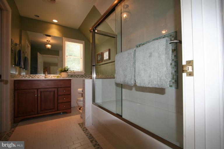 11114 Cripplegate Road Potomac, MD 20854 - Photo 7 of 30 a bathroom with a sink a mirror and a shower