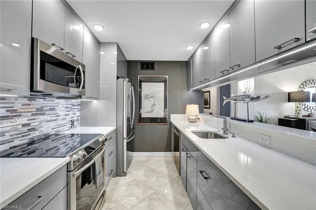 $649,900 | 555 Park Shore Drive, Unit B503, Naples, FL 34103