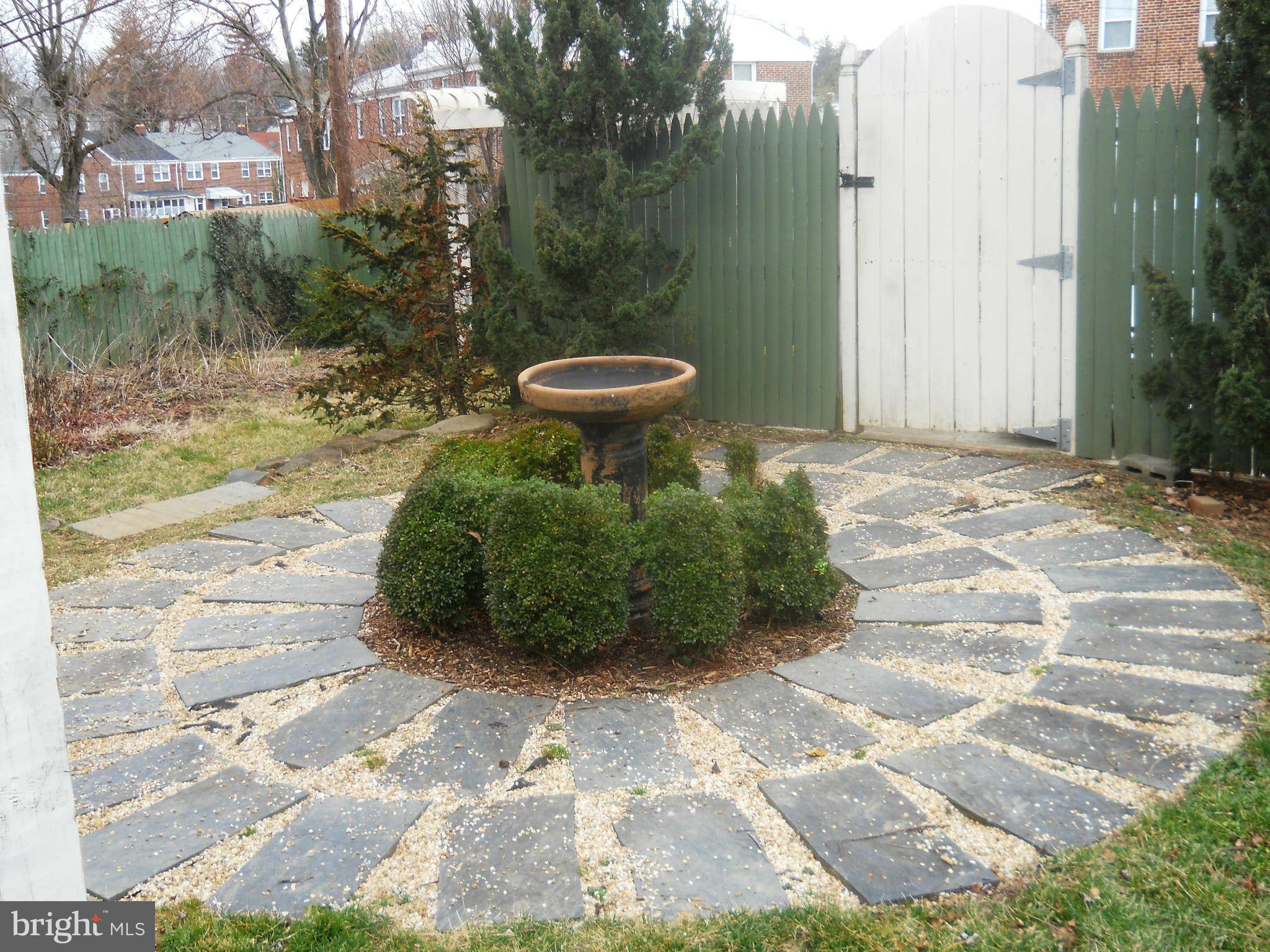 236 Mallow Hill Road Baltimore, MD 21229 - Photo 21 of 25 Exterior (General) - landscaped