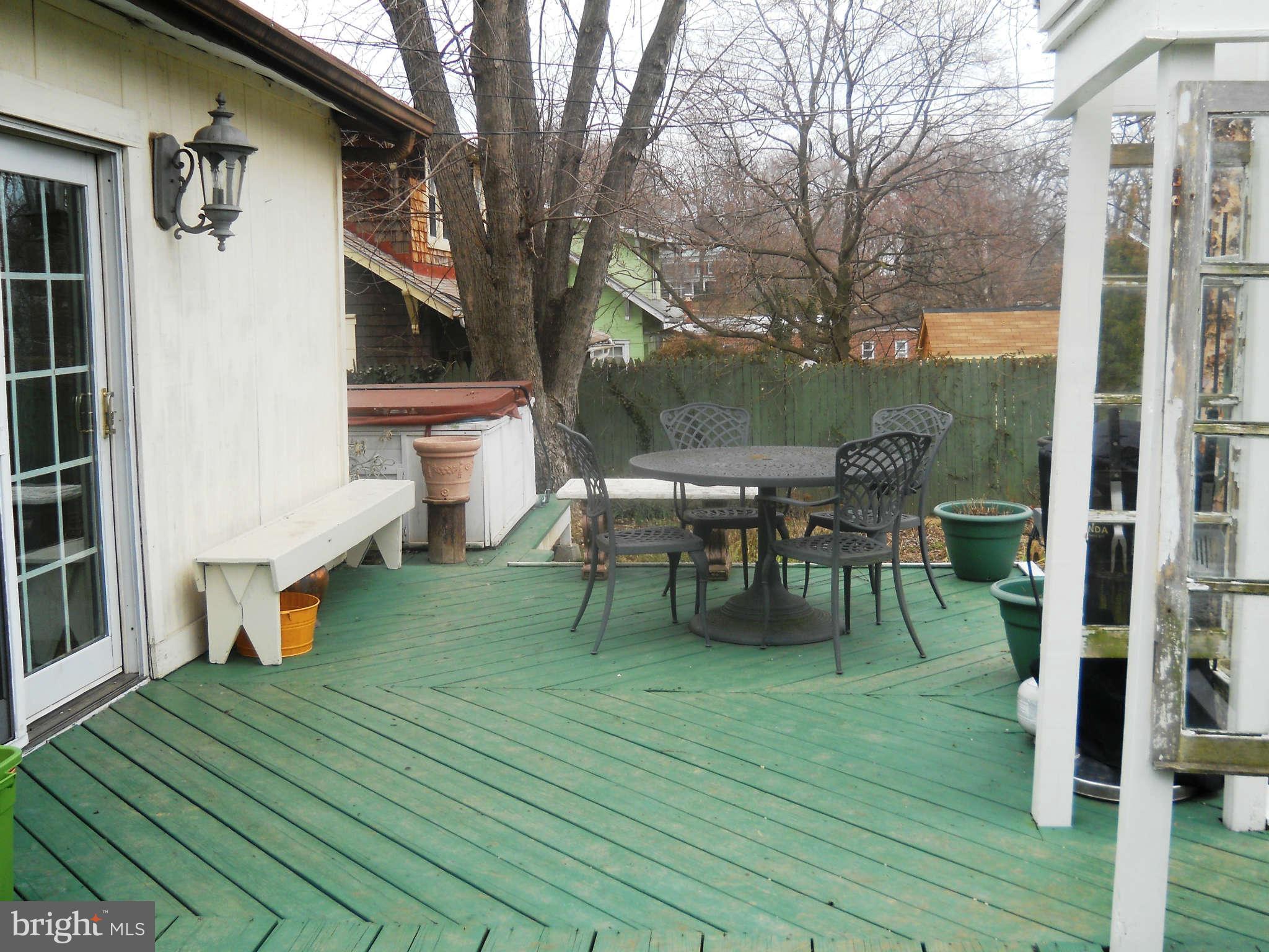 236 Mallow Hill Road Baltimore, MD 21229 - Photo 22 of 25 Exterior (General) patio/deck area