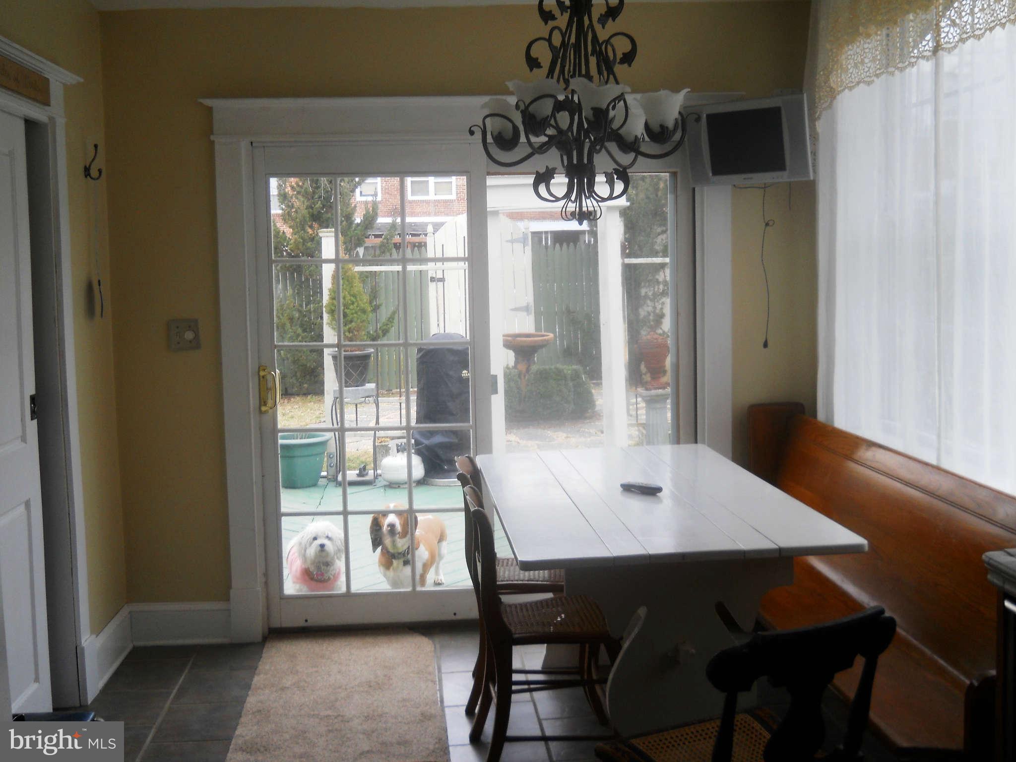 236 Mallow Hill Road Baltimore, MD 21229 - Photo 9 of 25 Kitchen Breakfast Area