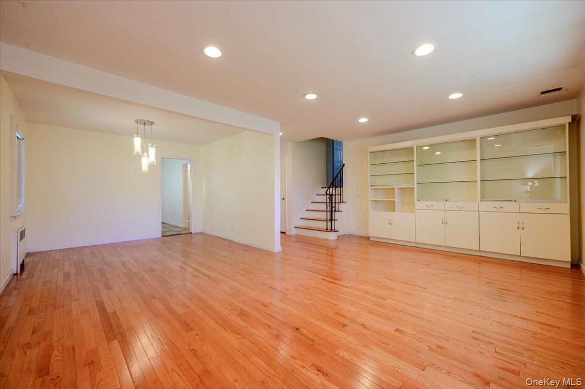 567 Oxford Road Cedarhurst, NY 11516 - Photo 3 of 23