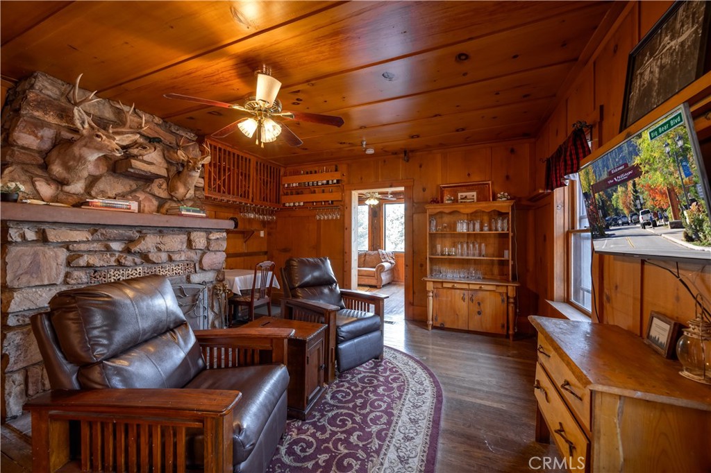 869 Knickerbocker Road Big Bear Lake, CA 92315 - Photo 12 of 50 a view of livingroom with furniture