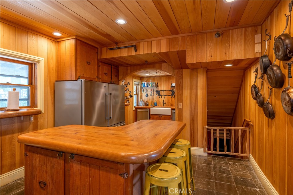 869 Knickerbocker Road Big Bear Lake, CA 92315 - Photo 18 of 50 a large kitchen with a table and chairs