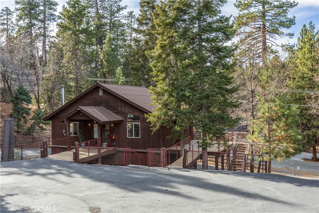 869 Knickerbocker Road Big Bear Lake, CA 92315 - Photo 37 of 50 a view of a house with a patio