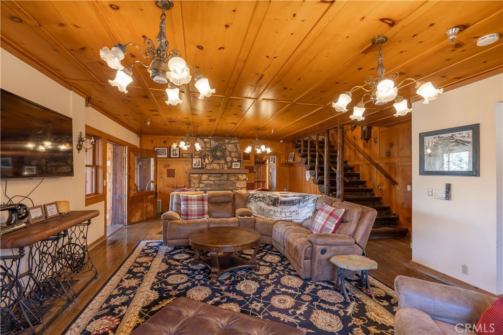 869 Knickerbocker Road Big Bear Lake, CA 92315 - Photo 5 of 50 a living room with furniture and a flat screen tv