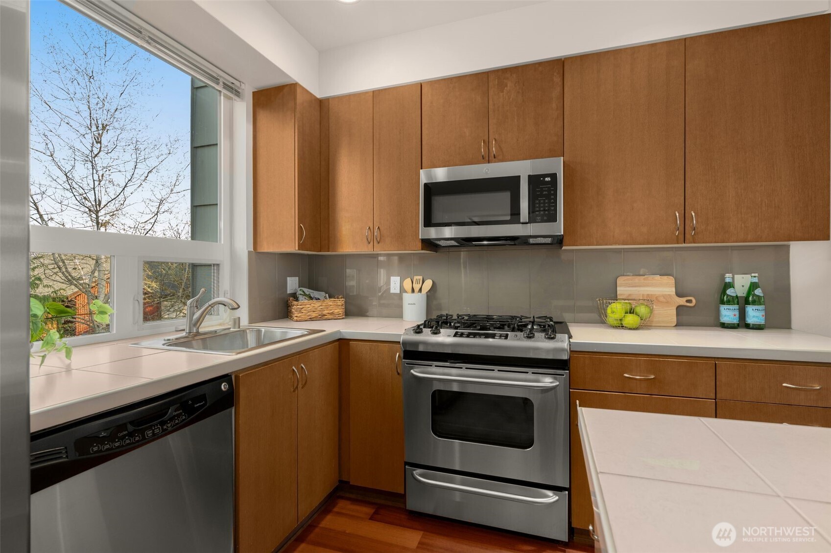 15212 Northeast 81st Way, Unit 103 Redmond, WA 98052 - Photo 14 of 35