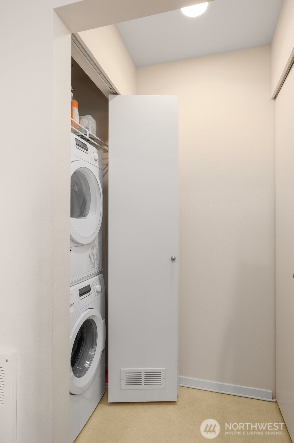 15212 Northeast 81st Way, Unit 103 Redmond, WA 98052 - Photo 17 of 35