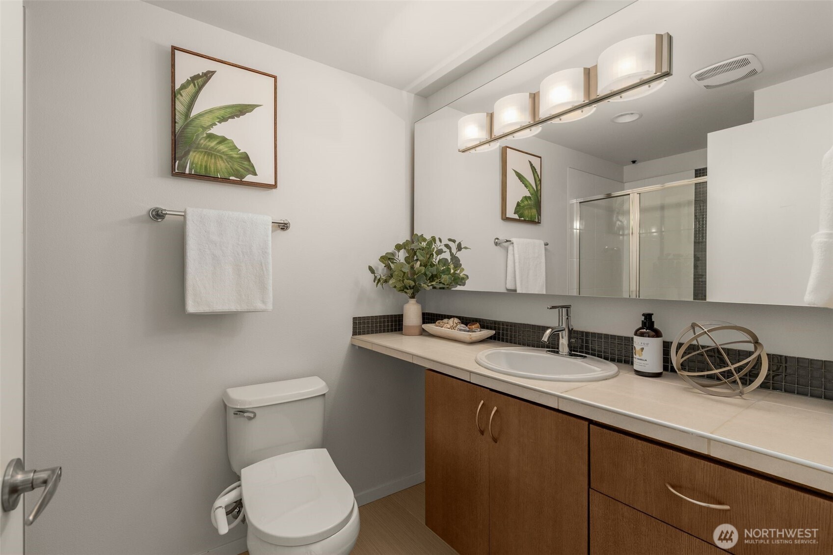 15212 Northeast 81st Way, Unit 103 Redmond, WA 98052 - Photo 21 of 35