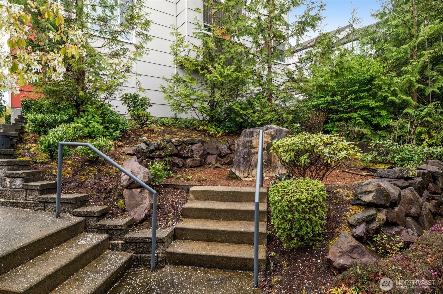 15212 Northeast 81st Way, Unit 103 Redmond, WA 98052 - Photo 31 of 35