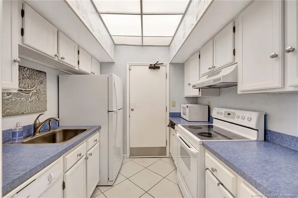 $5,000 | 1357 Northeast Ocean Boulevard, Unit 312, Jensen Beach, FL 34957