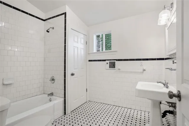 $1,850 | 3830 Dauphine Street, New Orleans, LA 70117