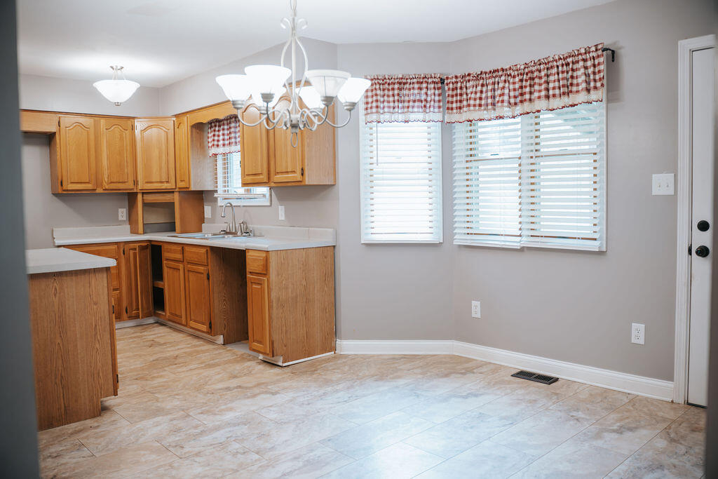 244 Sycamore Road Stanton, KY 40380 - Photo 7 of 46 KITCHEN