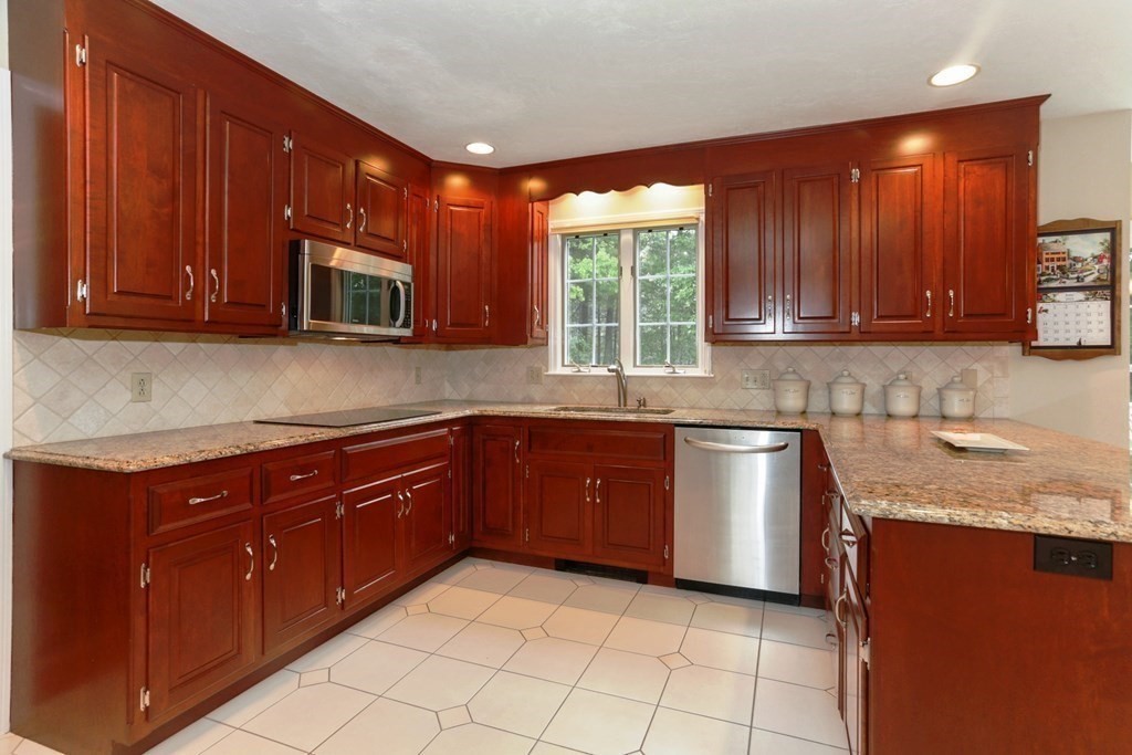 27 Northern Spy Road Franklin, MA 02038 - Photo 3 of 40 Gallery Image 3