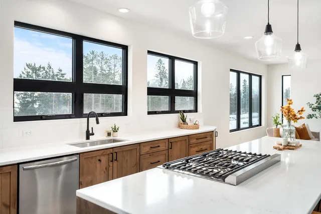 $875,000 | 3731 London Road, Duluth, MN 55804