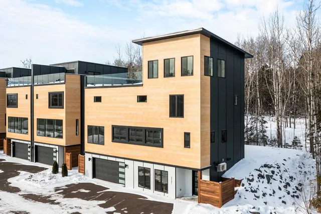 $875,000 | 3731 London Road, Duluth, MN 55804