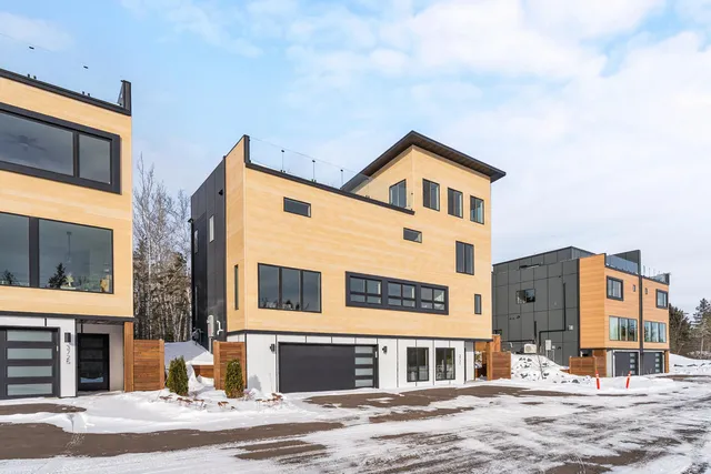 $875,000 | 3731 London Road, Duluth, MN 55804