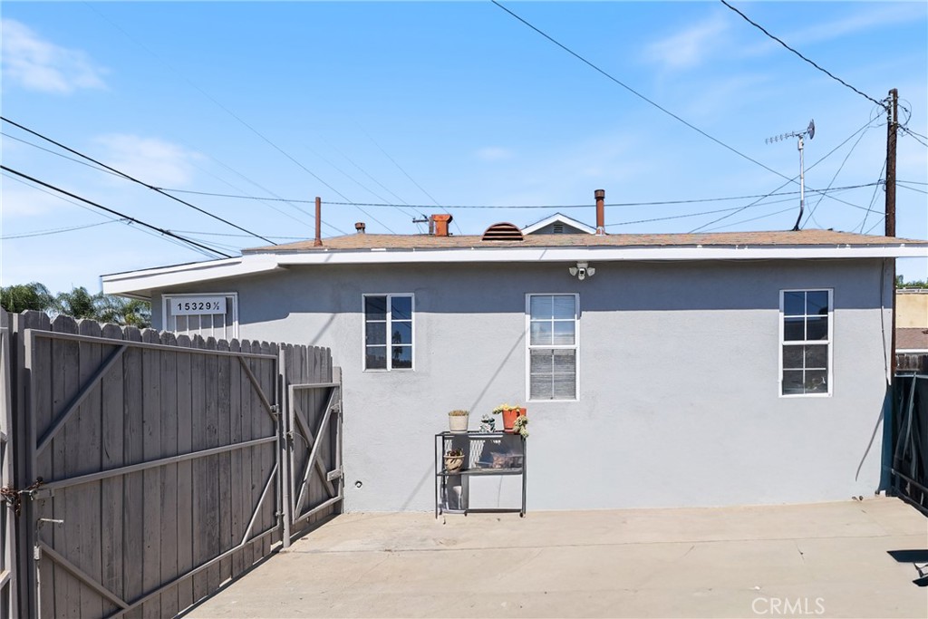 15323 Paramount Boulevard Paramount, CA 90723 - Photo 53 of 72 15329 1/2 Paramount Blvd: 1 BR/1 BA Unit behind home