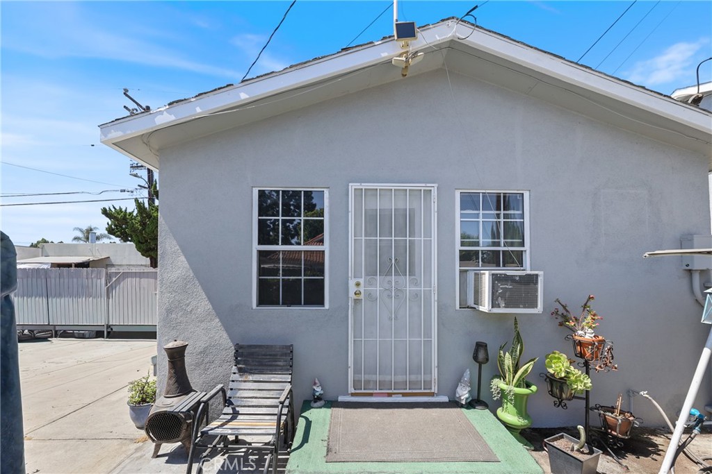15323 Paramount Boulevard Paramount, CA 90723 - Photo 54 of 72 15329 1/2 Paramount Blvd: 1 BR/1 BA Unit behind home