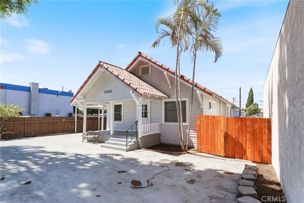 15323 Paramount Boulevard Paramount, CA 90723 - Photo 6 of 72 15329 Paramount Blvd: Home / Spacious Driveway