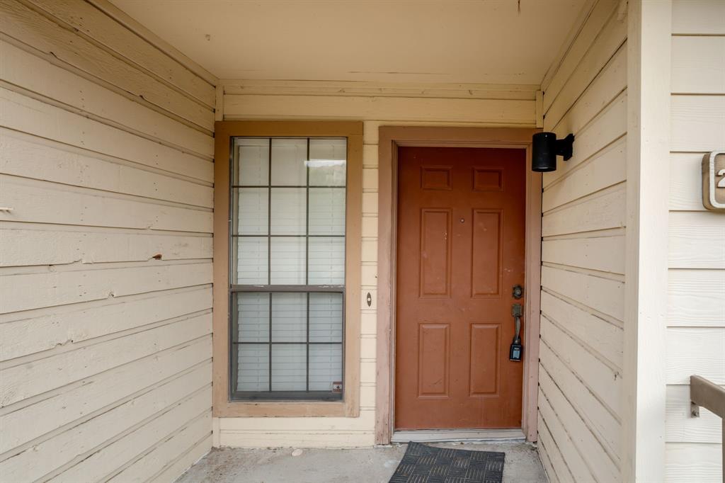 16301 Ledgemont Lane, Unit 267 Addison, TX 75001 - Photo 4 of 25 a view of front door