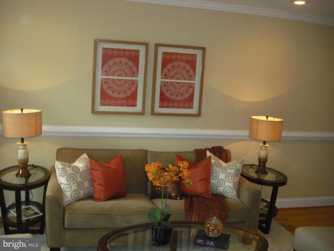 2525 North Capitol Street Northeast Washington, DC 20002 - Photo 9 of 14 Living Room