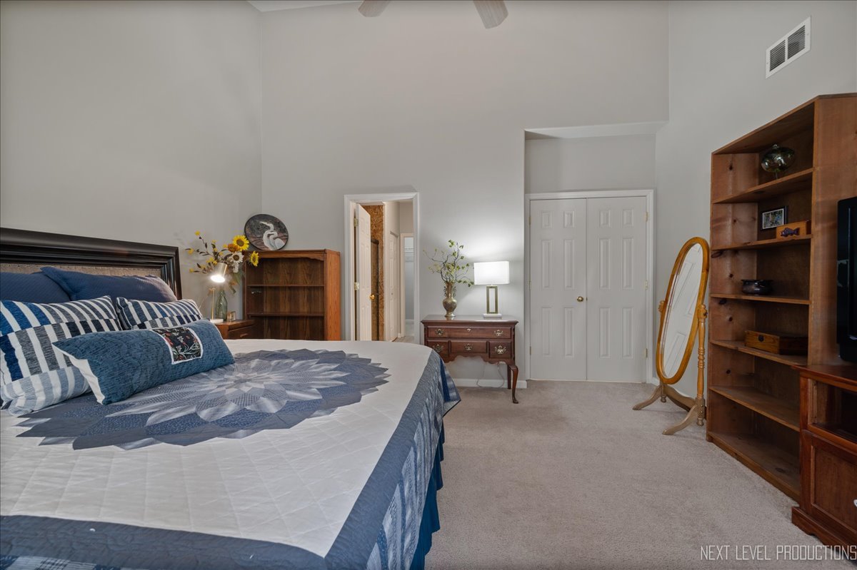 332 Wolcott Lane Batavia, IL 60510 - Photo 15 of 28 a bedroom with a bed and a closet