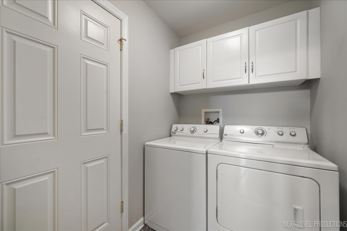 332 Wolcott Lane Batavia, IL 60510 - Photo 26 of 28 a utility room with dryer and washer