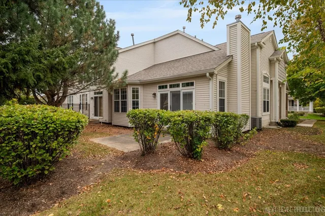 $410,000 | 332 Wolcott Lane, Batavia, IL 60510