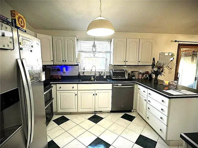 $488,000 | 7 Adams Drive, Coventry, RI 02816