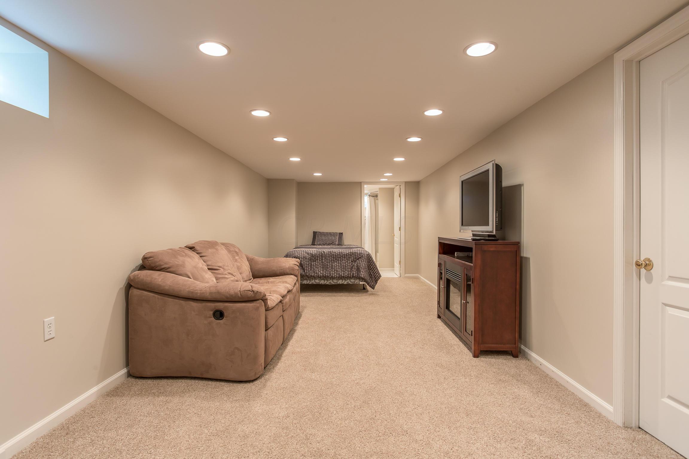 3577 Redding Road Columbus, OH 43221 - Photo 15 of 23