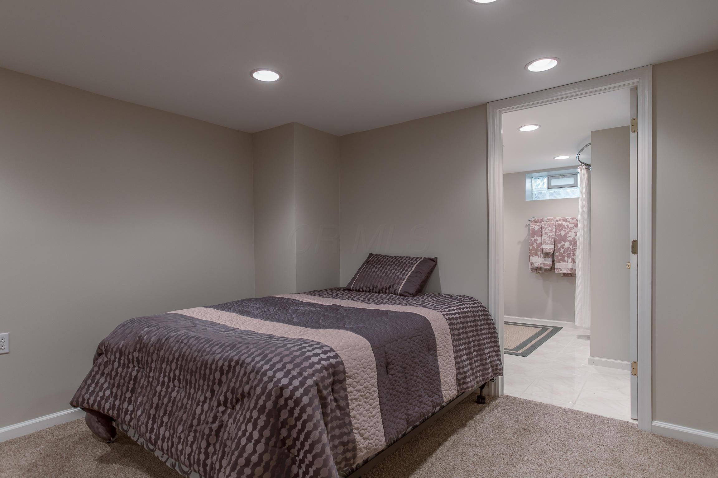 3577 Redding Road Columbus, OH 43221 - Photo 17 of 23