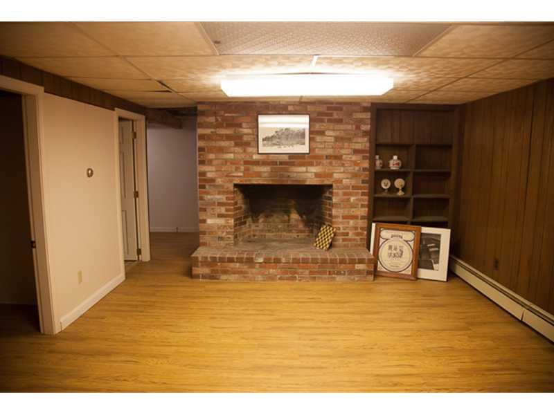 186 Flying Point Road Freeport, ME 04032 - Photo 22 of 30 Den/Family/Great Room.