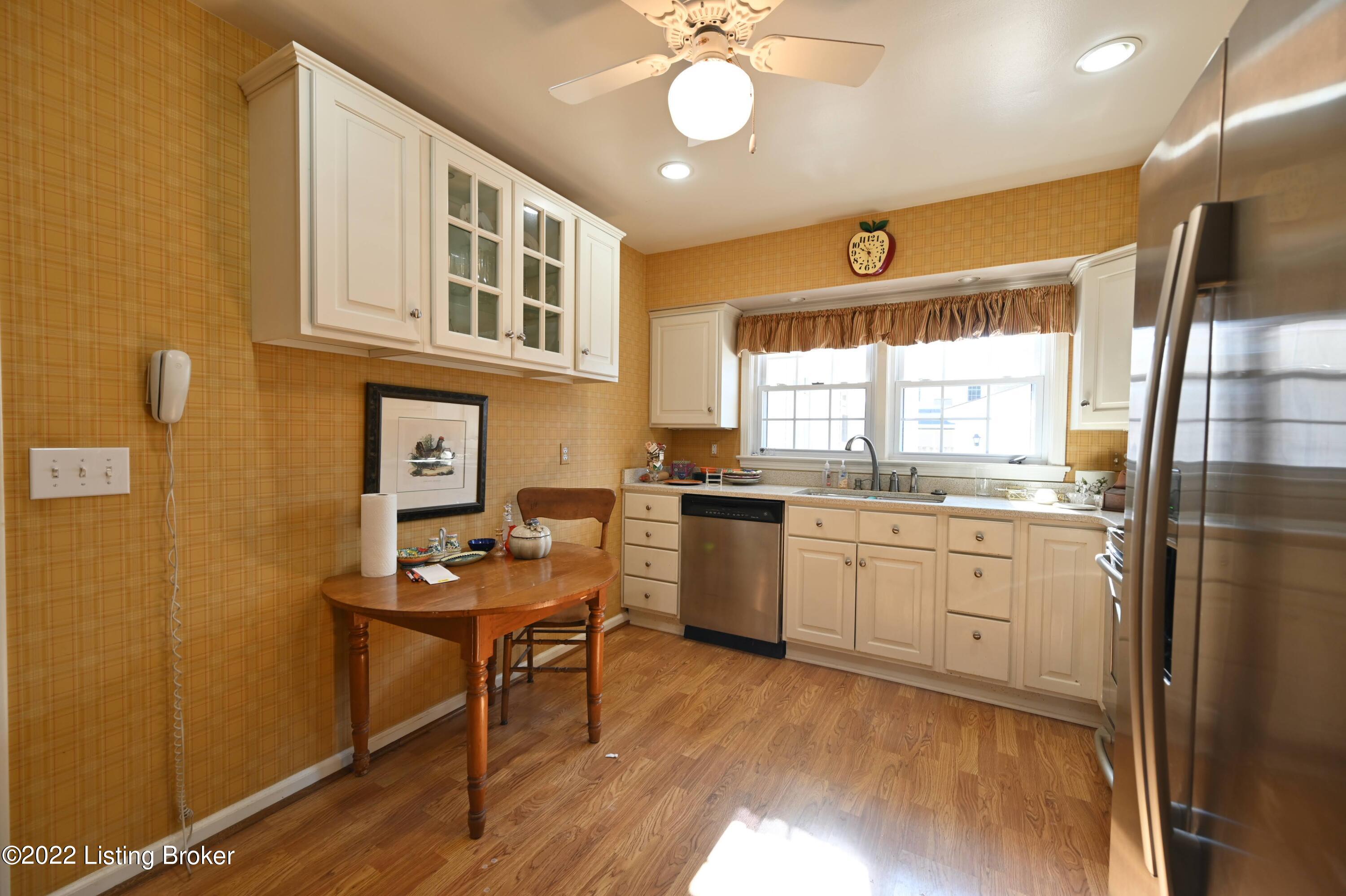 8606 Charing Cross Road Louisville, KY 40222 - Photo 13 of 48 DSC_0283