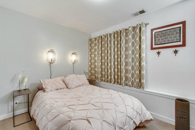 1007 East 61st Street Chicago, IL 60637 - Photo 16 of 20 a large white bed in a white room